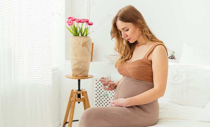 Женщина с бокалом